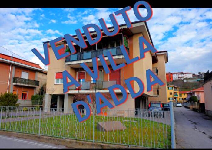 Appartamento quadrilocale in vendita in Via Caderico, Villa DAdda