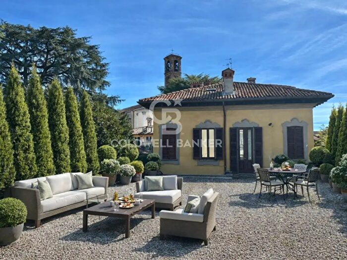 Casa trilocale in vendita in Via dei Bersaglieri, Carate Brianza