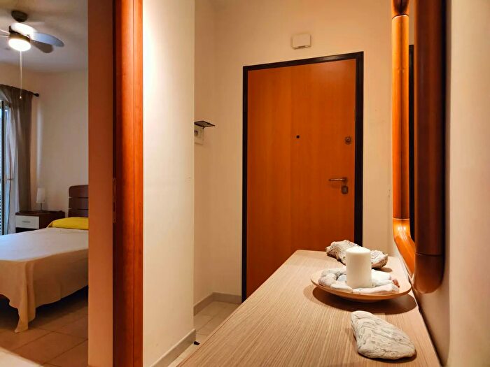 Appartamento bilocale in affitto in Via Montebianco, Letojanni