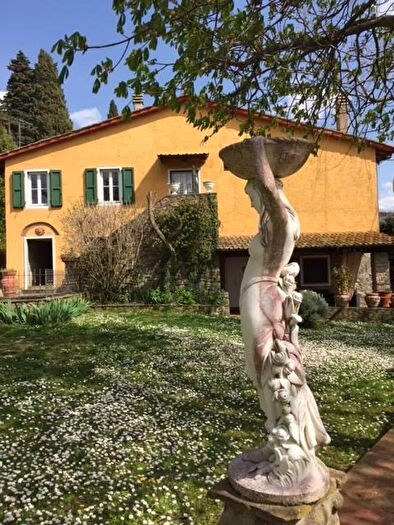 Casa con 18 locali in vendita in Firenze