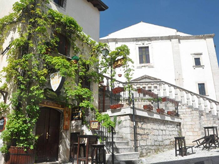 Casa trilocale in affitto in Via Ottavio Colecchi, Pescocostanzo