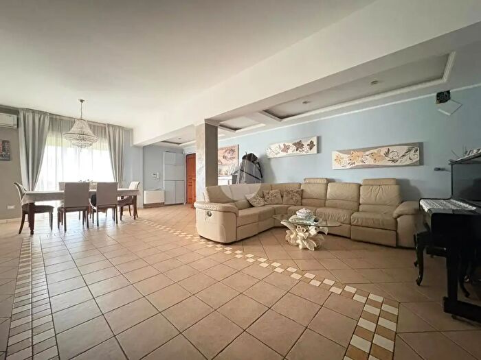 Appartamento trilocale in vendita in Via Villaggio, Montalto Uffugo