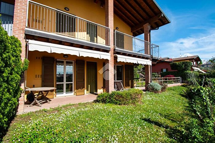 Appartamento trilocale in vendita in Via Lago Lucone, Polpenazze