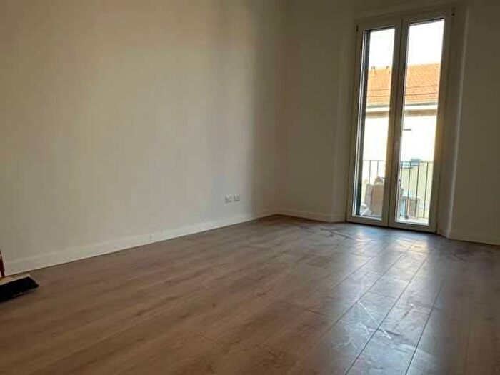 Appartamento trilocale in affitto in Via Mantova, Porta Romana Medaglie dOro, Milano