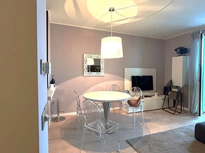 Appartamento trilocale in vendita in Largo Scarlatti, Savona