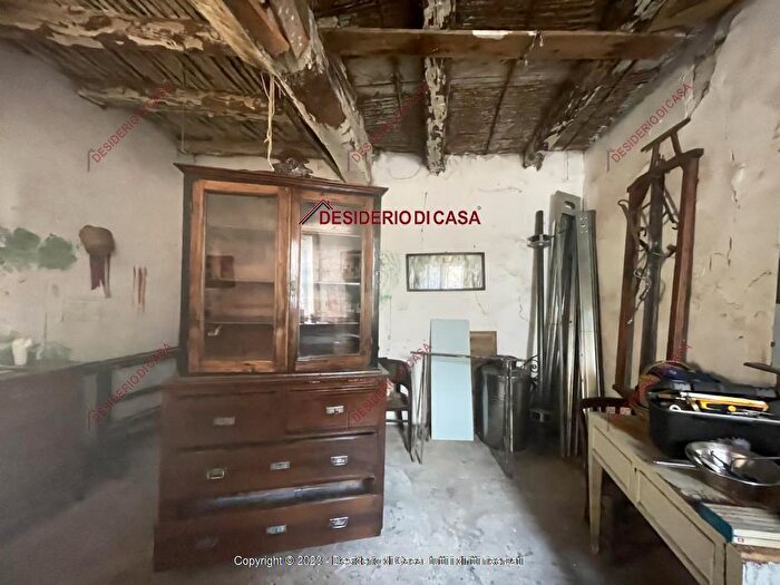 Casa trilocale in vendita in Via Santissima Annunziata Isnello Pa Italia, Isnello