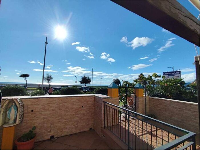 Appartamento quadrilocale in affitto in Catanzaro Lido, Catanzaro