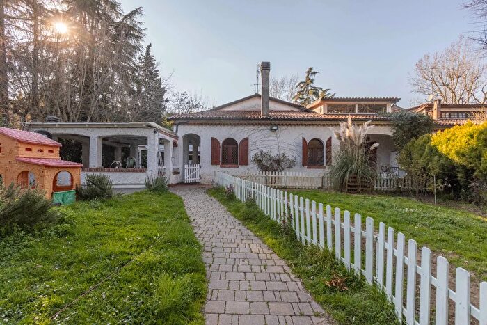 Casa con 16 locali in vendita in Via S Ruffillo San Lazzaro di Savena, San Lazzaro Di Savena