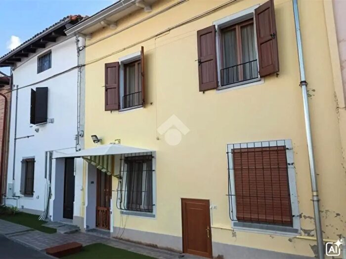 Casa quadrilocale in vendita in Polesine Zibello