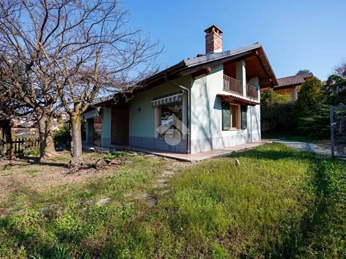 Casa con 6 locali in vendita in Via Camot, Marentino