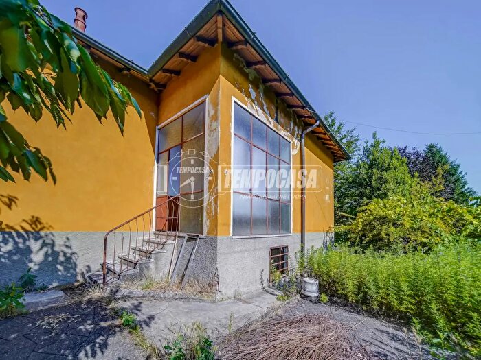 Casa bilocale in vendita in Via Isonzo, Azzate