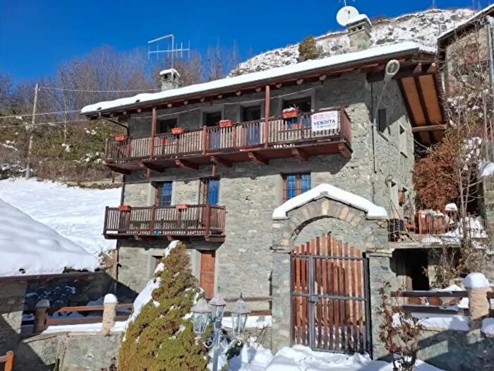 Casa con 5 locali in vendita in Frazione PetitRhun, Saint Vincent