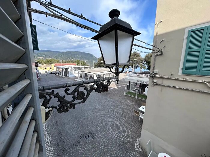 Appartamento trilocale in vendita in Via Italia, Sirolo