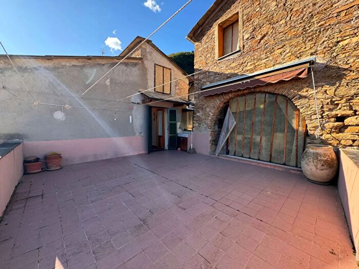 Casa con 8 locali in vendita in Via Buenos Aires, Rezzo