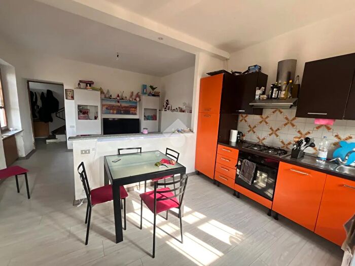 Casa bilocale in vendita in Via Canton Garda, Ivrea