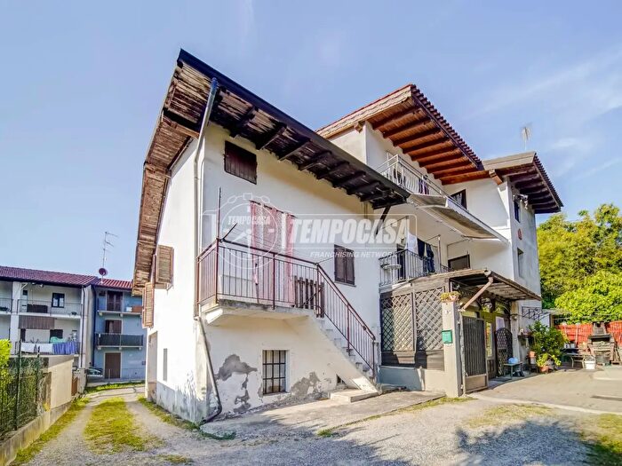 Casa trilocale in vendita in Via Mora E Gibin, Divignano