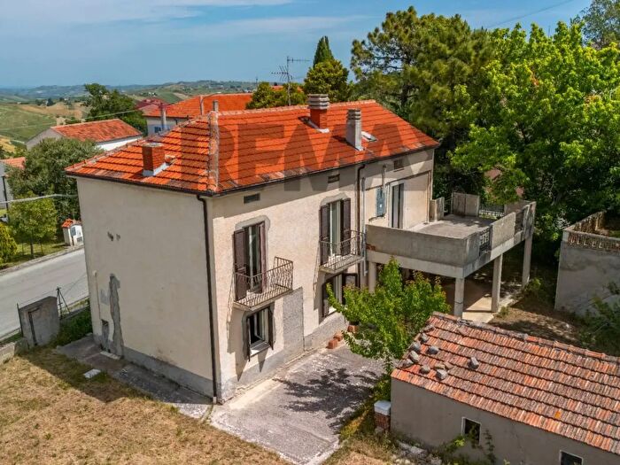 Casa con 6 locali in vendita in Contrada Cese, Casalanguida