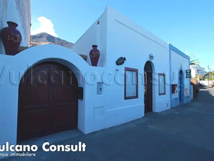 Appartamento trilocale in vendita in Via Vittorio Emanuele III, Lipari