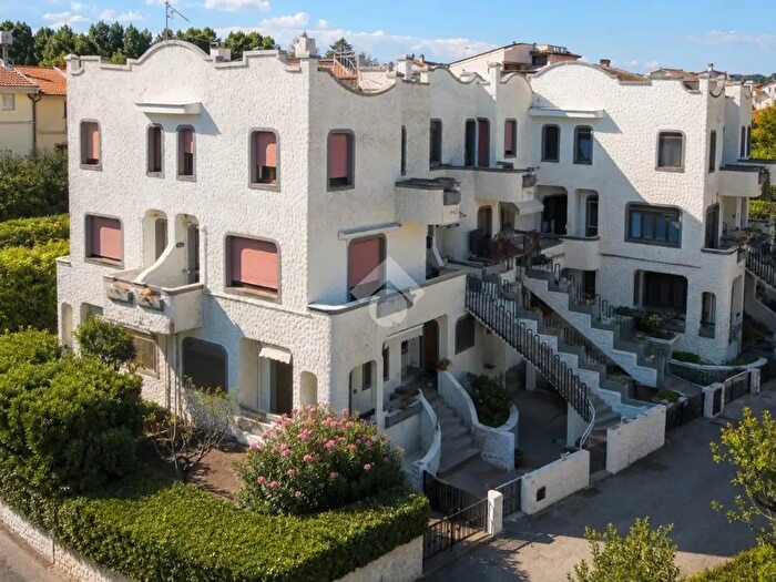Appartamento quadrilocale in vendita in Via Figlia di Iorio, Francavilla Al Mare
