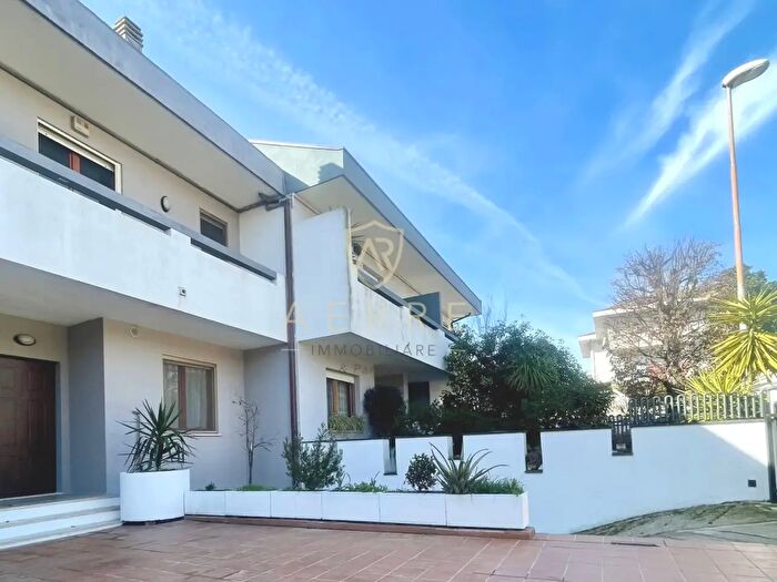 Casa quadrilocale in vendita in Via Ettore Montanaro, Francavilla Al Mare