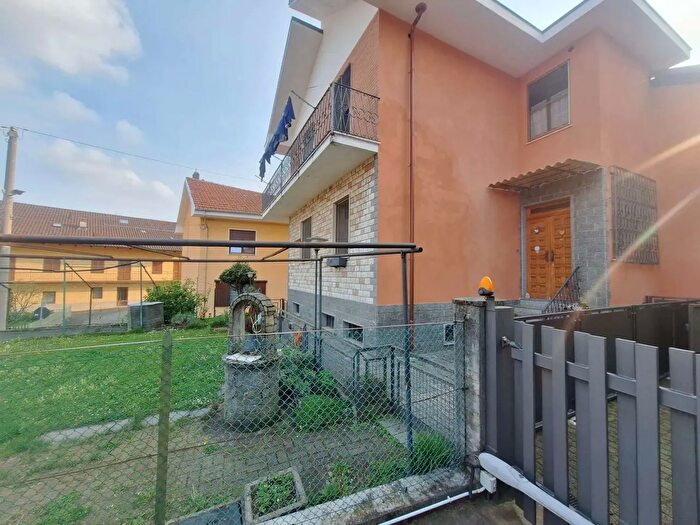 Casa quadrilocale in affitto in Via Manzoni, Cafasse