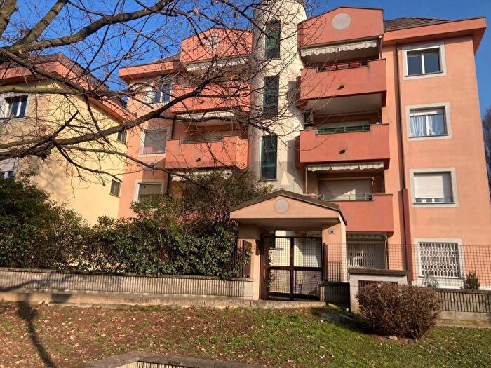 Appartamento bilocale in affitto in Via Vismara, Centro, Arese