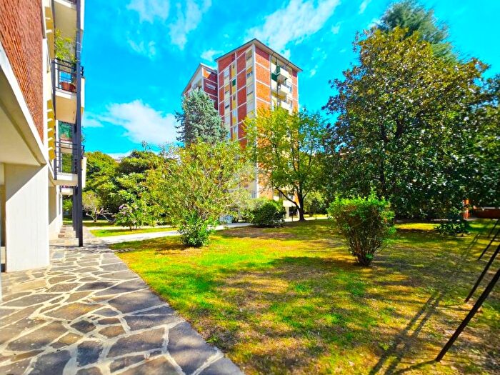 Appartamento trilocale in affitto in Viale Ca' Granda, Prato Centenaro, Milano