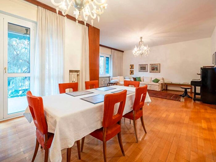 Appartamento con 5 locali in affitto in Viale Duilio, Sempione, Milano