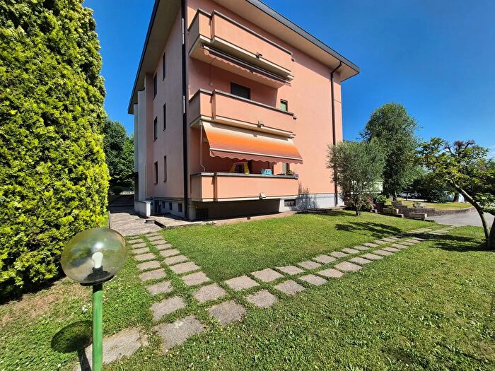 Appartamento bilocale in vendita in Via Spluga, Villa Guardia