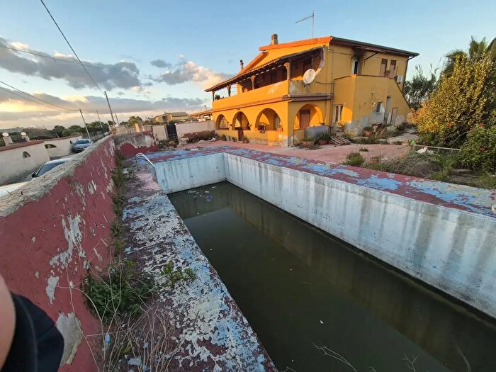 Casa con 5 locali in vendita in Via Giulio Verne, Siracusa
