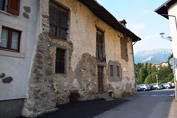 Casa con 6 locali in vendita in Piazza Novembre, Moio De Calvi