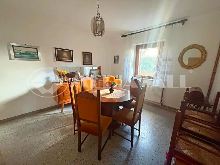 Casa con 9 locali in vendita in Travesio