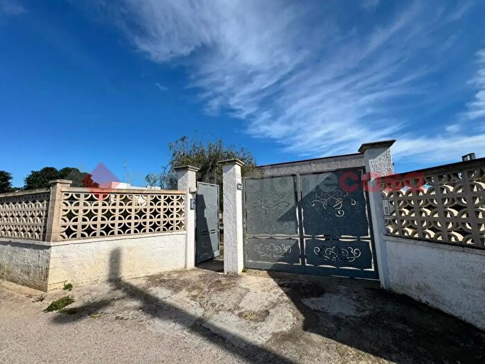 Casa con 8 locali in vendita in Viale Monteparasco, Pulsano