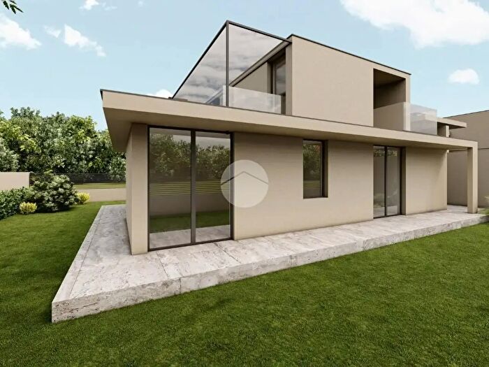 Casa quadrilocale in vendita in Via Massa di San Giuliano, Roma