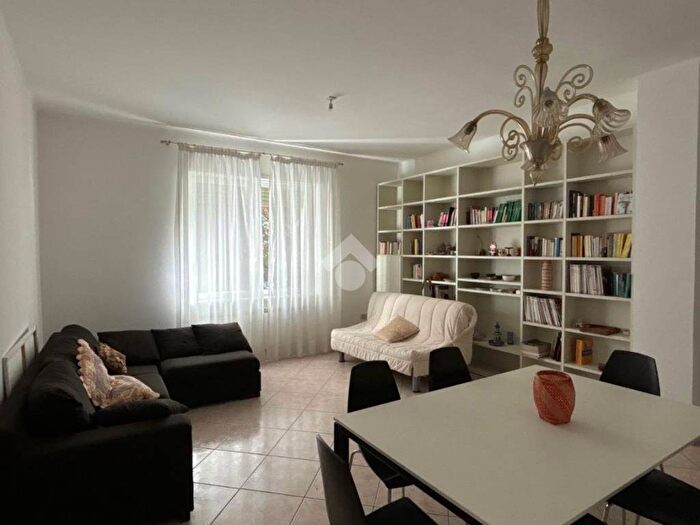 Casa quadrilocale in affitto in Via giovanni berchet, Cologna Università, Trieste