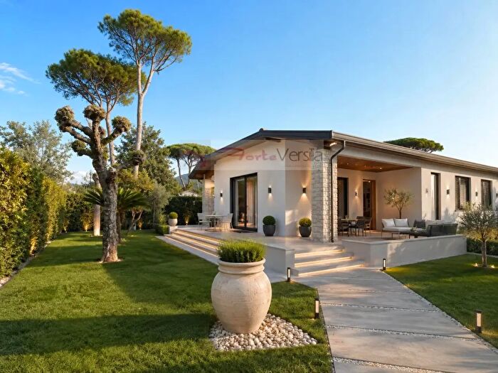 Casa con 10 locali in vendita in Via Agnelli, Forte Dei Marmi