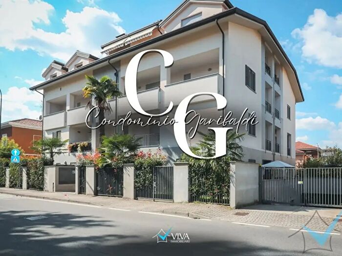 Appartamento trilocale in vendita in Via Garibaldi, Limbiate