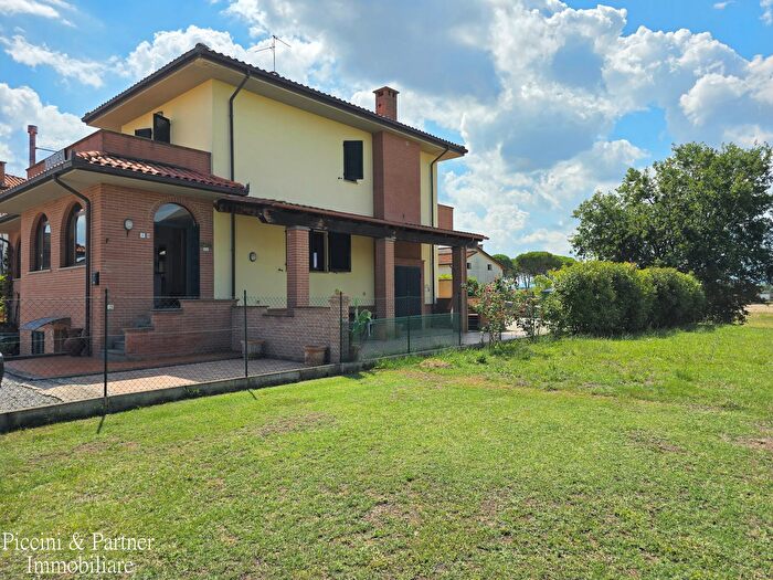 Casa con 7 locali in vendita in Via Panicarola, Castiglione Del Lago