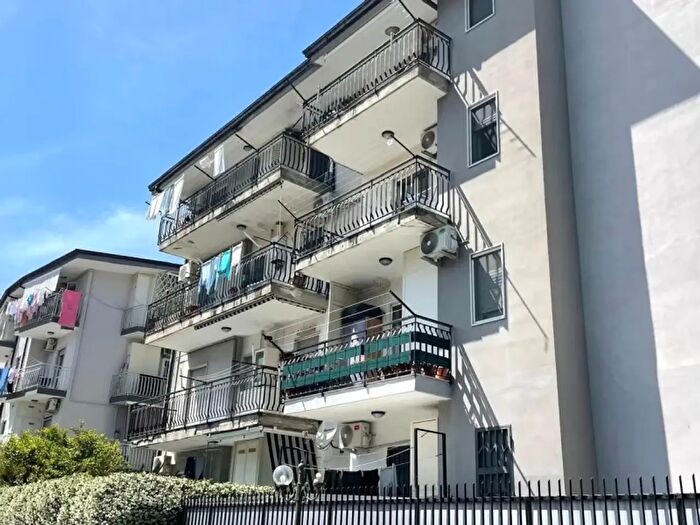 Appartamento trilocale in vendita in Via Roma SNC, Melito Di Napoli
