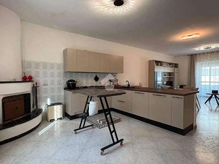 Appartamento con 5 locali in vendita in Via Corrado Alvaro, Sellia Marina
