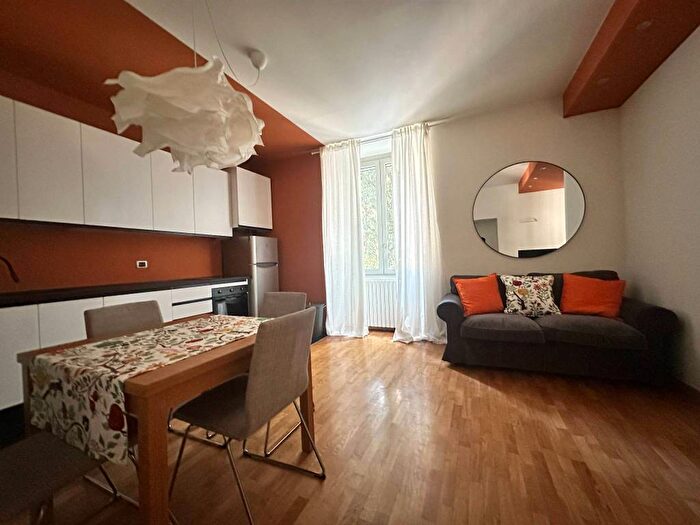Appartamento trilocale in affitto in Via Gaetano Ronzoni, Corso Genova, Milano