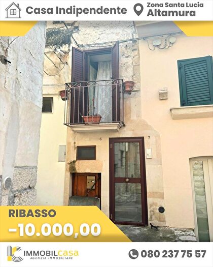 Casa con 6 locali in vendita in Altamura