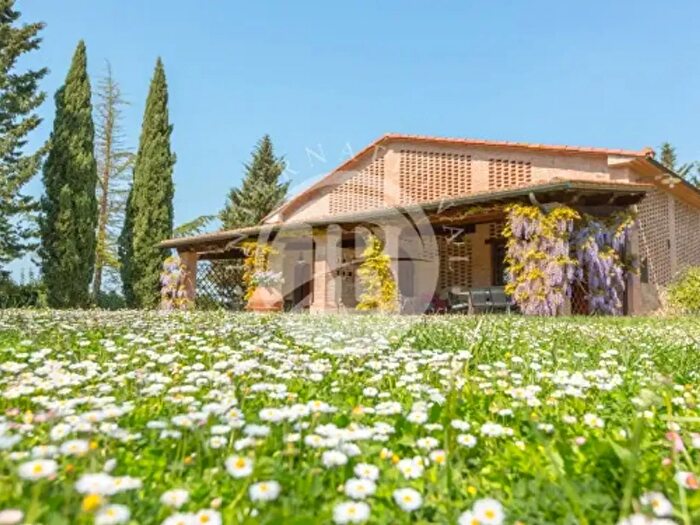 Casa con 6 locali in vendita in Peccioli