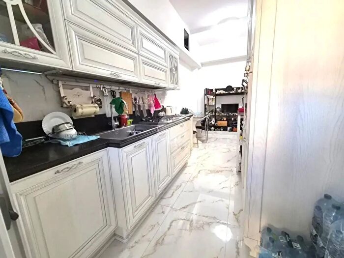 Appartamento quadrilocale in vendita in Via Enna, Roma