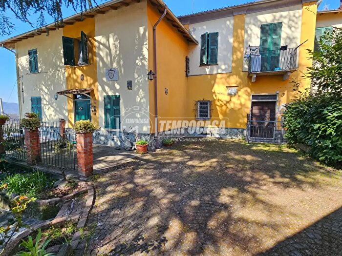 Casa con 7 locali in vendita in Via Umberto I, Cremolino