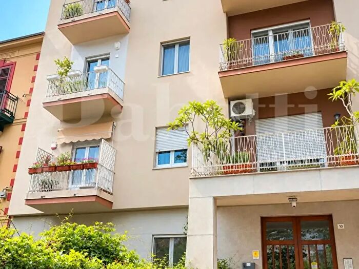 Appartamento quadrilocale in vendita in Viale Croce Rossa, Palermo