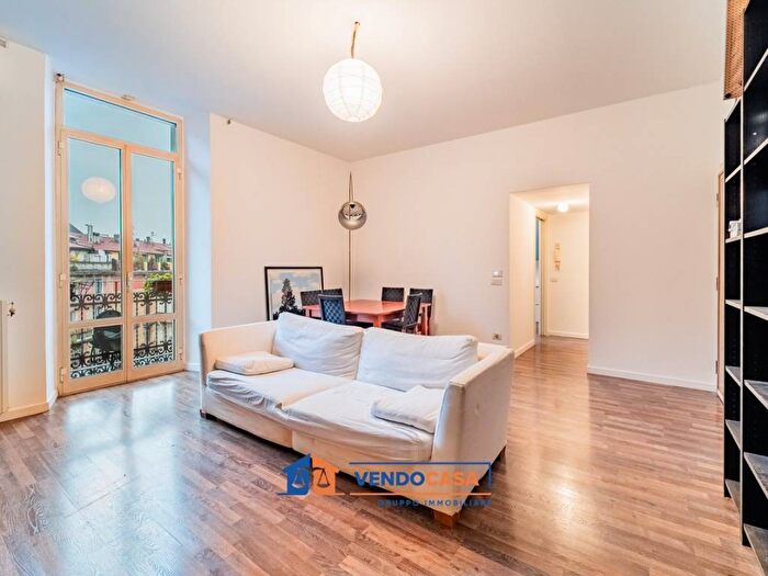 Appartamento trilocale in affitto in Via Luigi Canonica, Paolo Sarpi, Milano