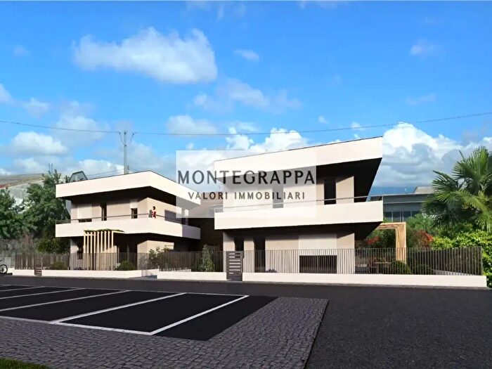 Appartamento quadrilocale in vendita in Via Volon, Loria