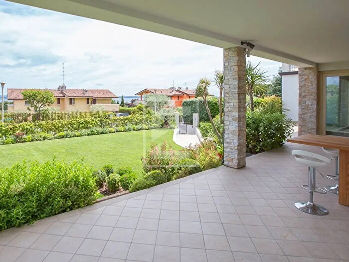 Appartamento con 5 locali in vendita in Via Cabasse, Padenghe Sul Garda
