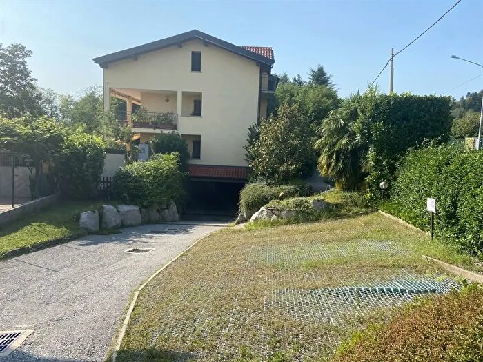 Appartamento trilocale in vendita in Cocquio Trevisago